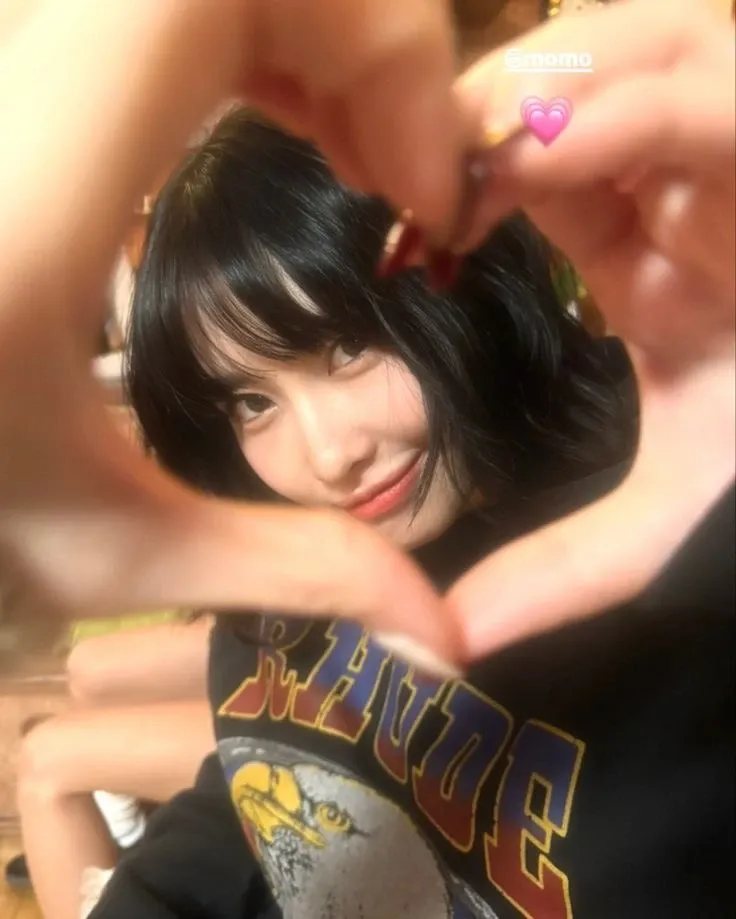 Behind-the-scenes cut of Momo (TWICE)