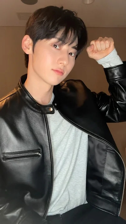 The most beloved wallpaper among Hwang Minhyun's fans