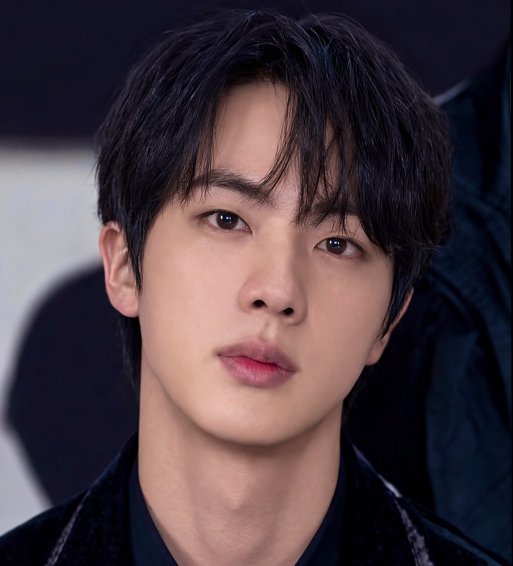 Momen yang diabadikan oleh penggemar Jin (BTS)