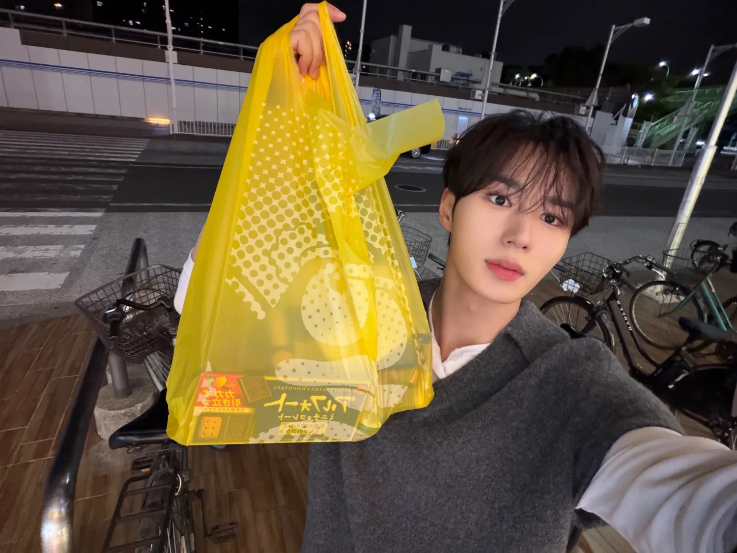 Behind-the-scenes cut of Kim Junseo (ALPHA DRIVE ONE)