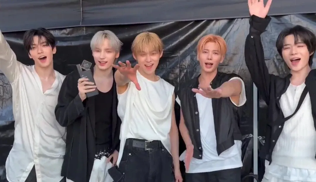 투모로우바이투게더 팬이 찍은 순간