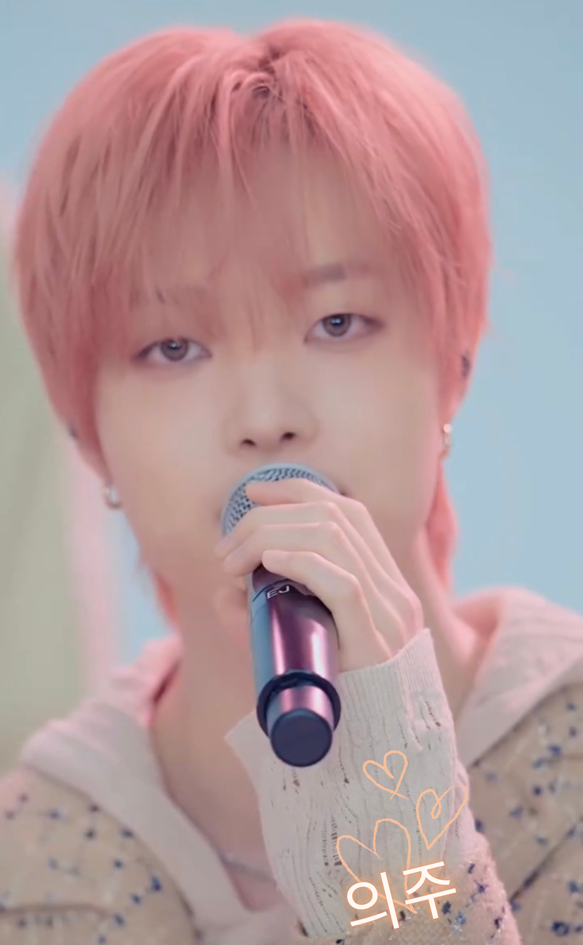 Latest photo of EJ (&TEAM)