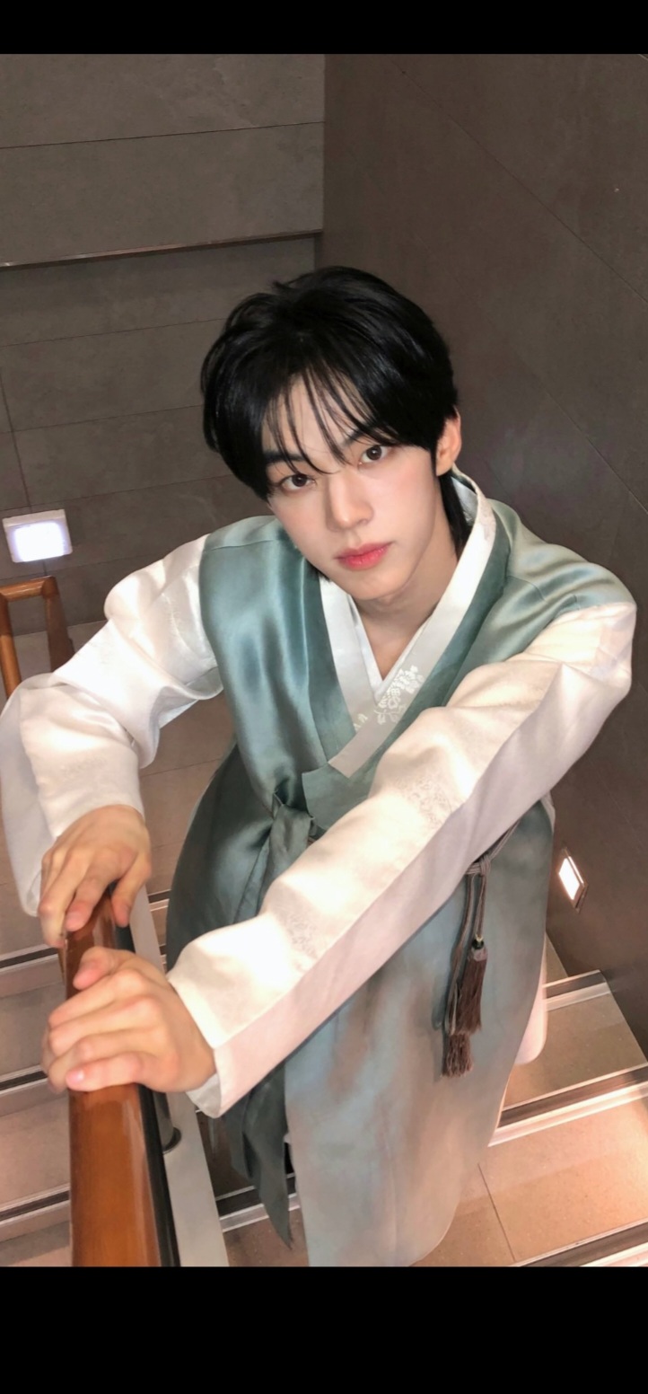 Behind-the-scenes cut of TWS