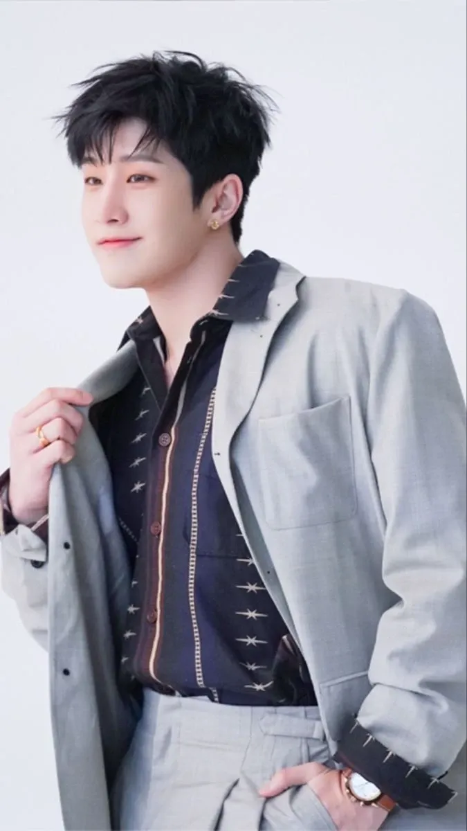 Latest photo of Jinjin (ASTRO)