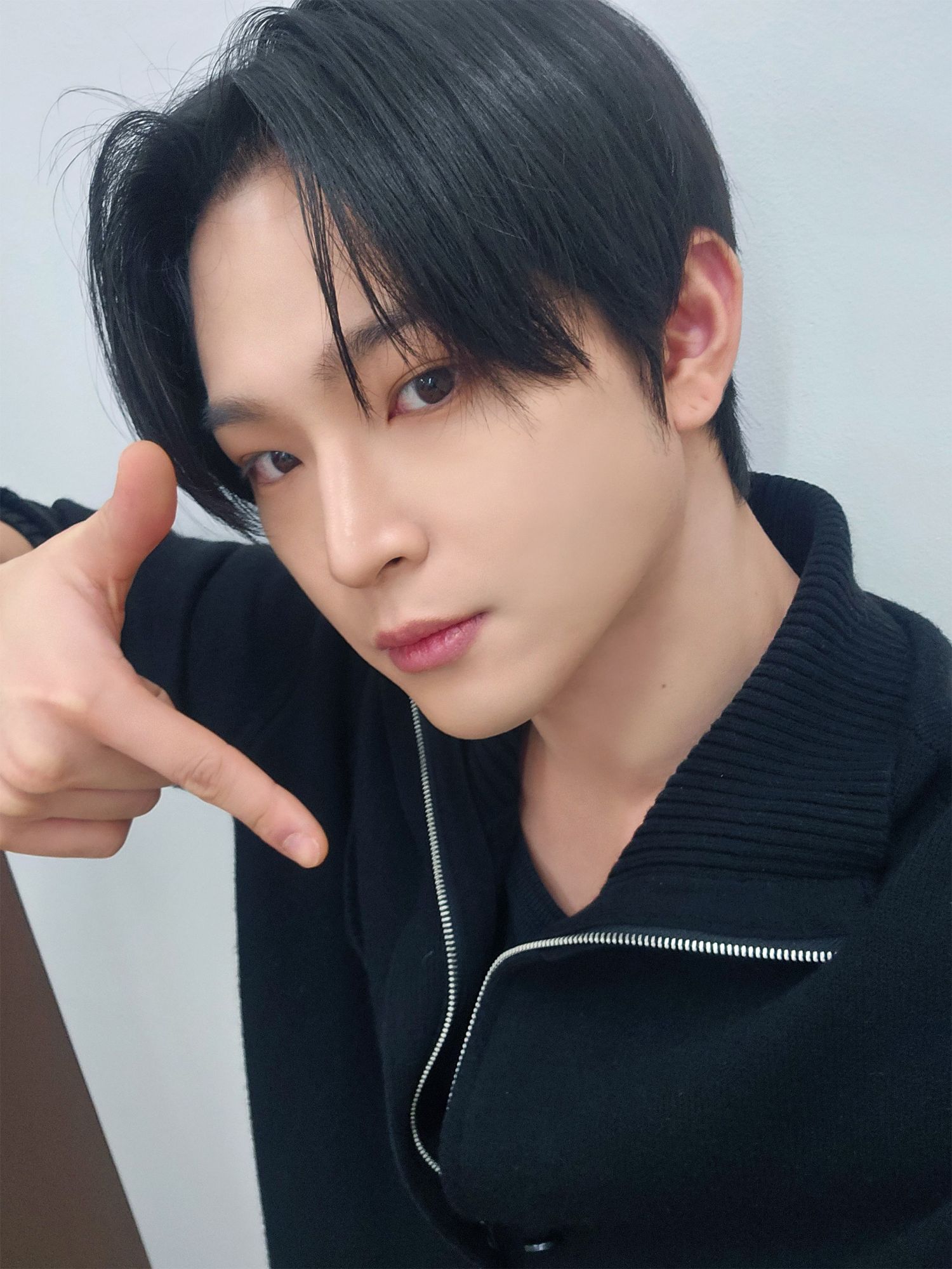 Behind-the-scenes cut of LEE DO (ONEUS)