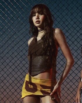Foto aktivitas terbaru Lisa (BLACKPINK)