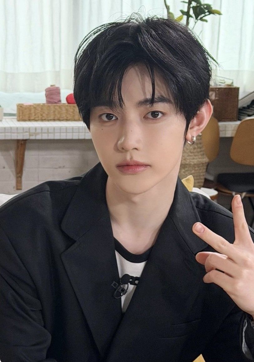 Latest photo of Zhang Hao (ZEROBASEONE)