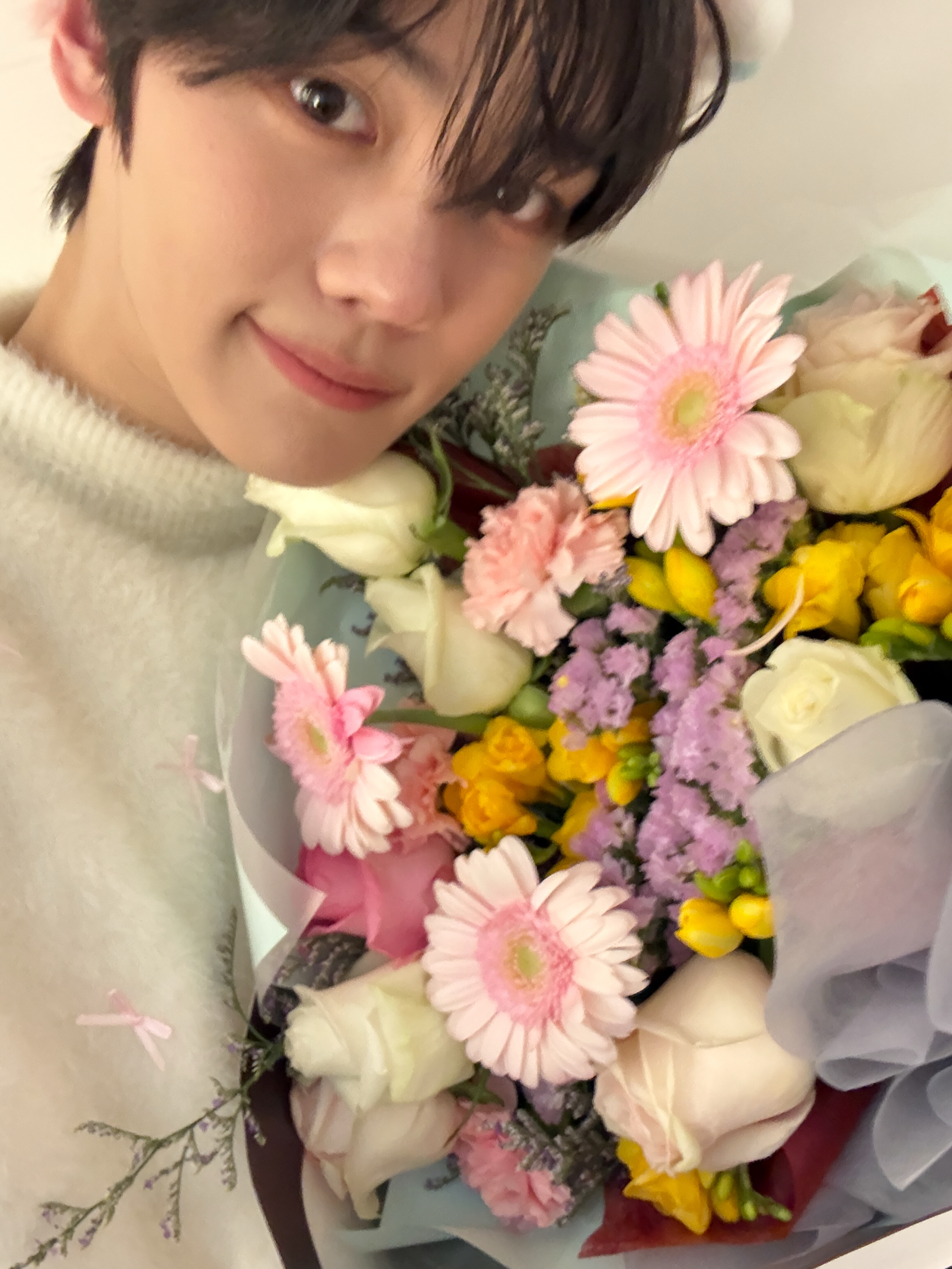 Behind-the-scenes cut of Kim Gyuvin