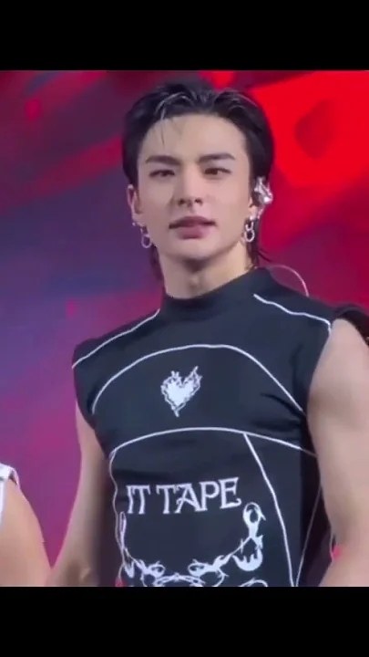 Today's most popular wallpaper in the Hyunjin (Stray Kids) community