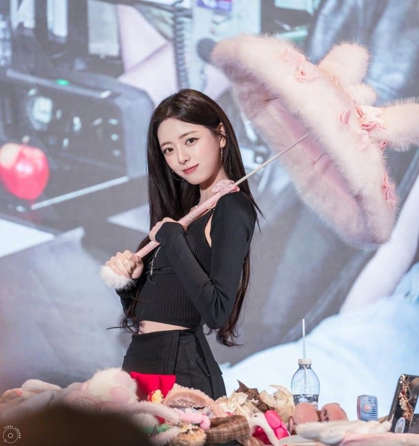 A moment captured by Yuna (ITZY)'s fan