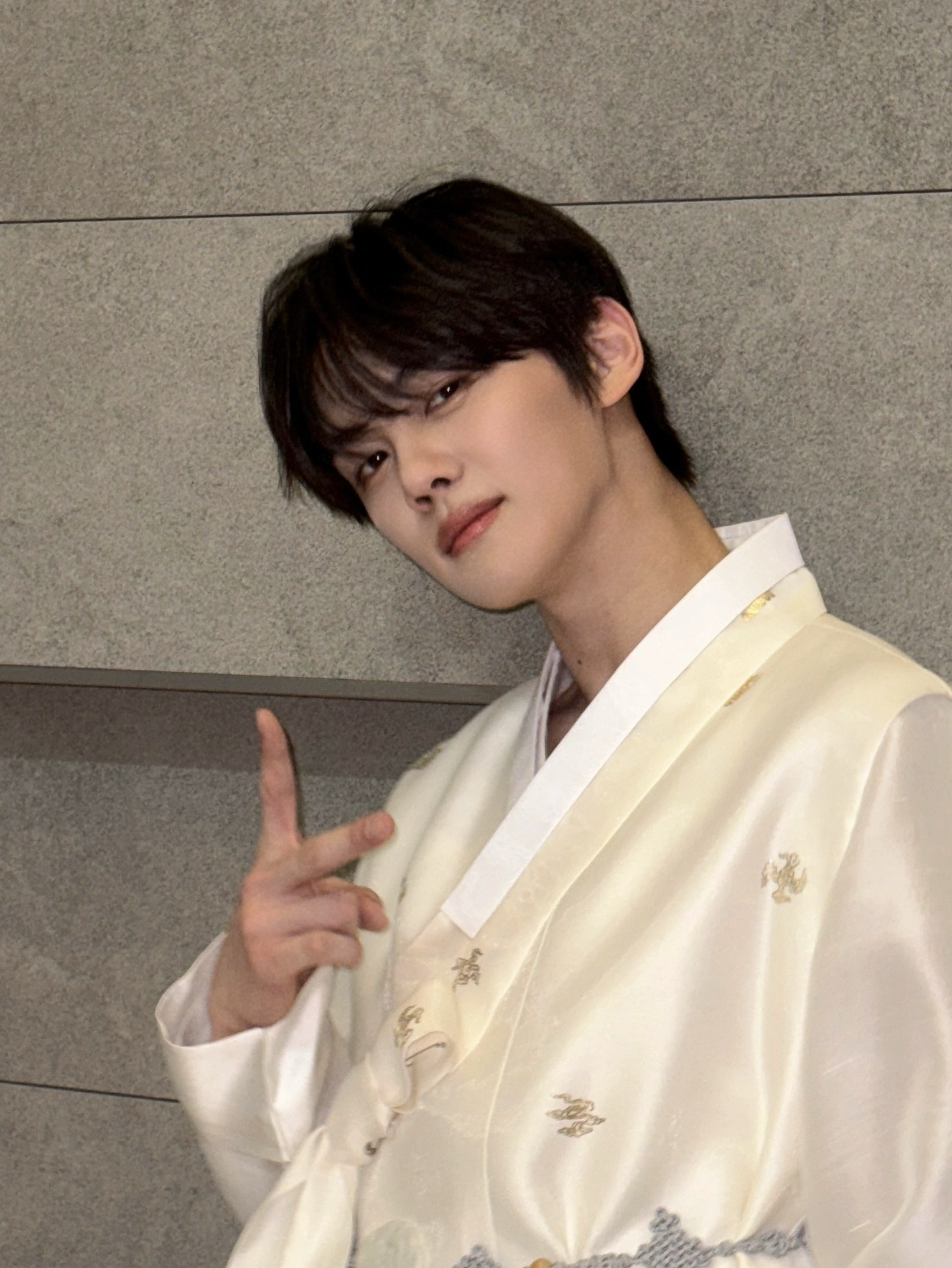 Behind-the-scenes cut of Kim Gyuvin (ZEROBASEONE)