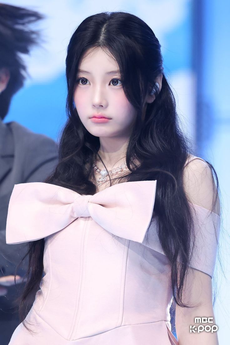 Behind-the-scenes cut of Wonhee (ILLIT)