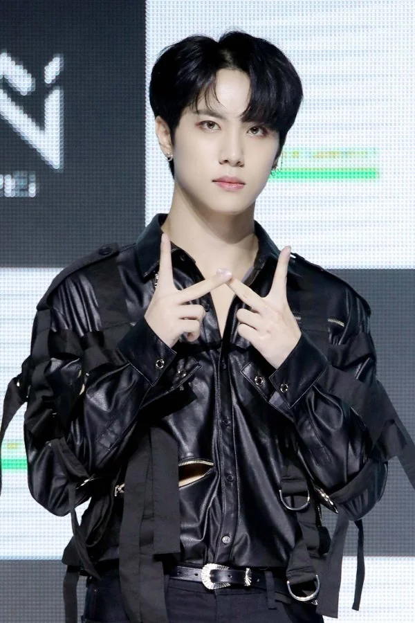 Recent activity shot of Kim Donghan (WEi)