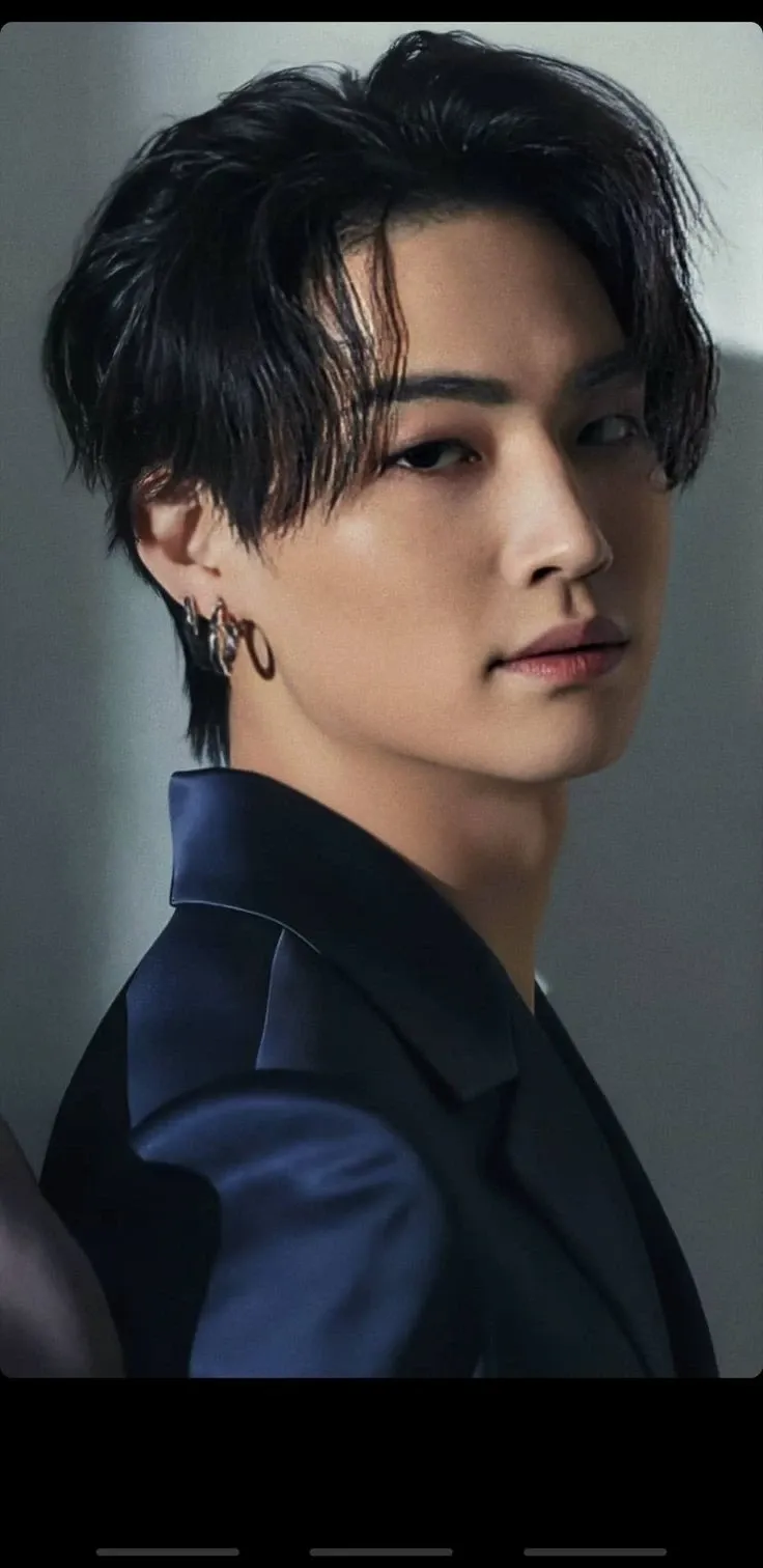 Recent activity shot of JAY B (GOT7)