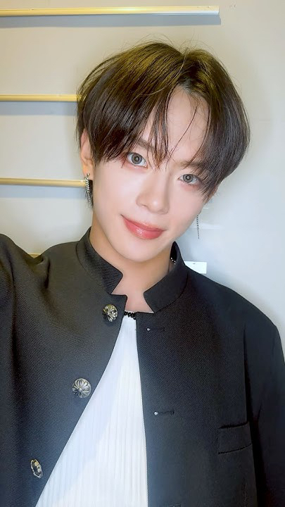 Recent activity shot of VERIVERY