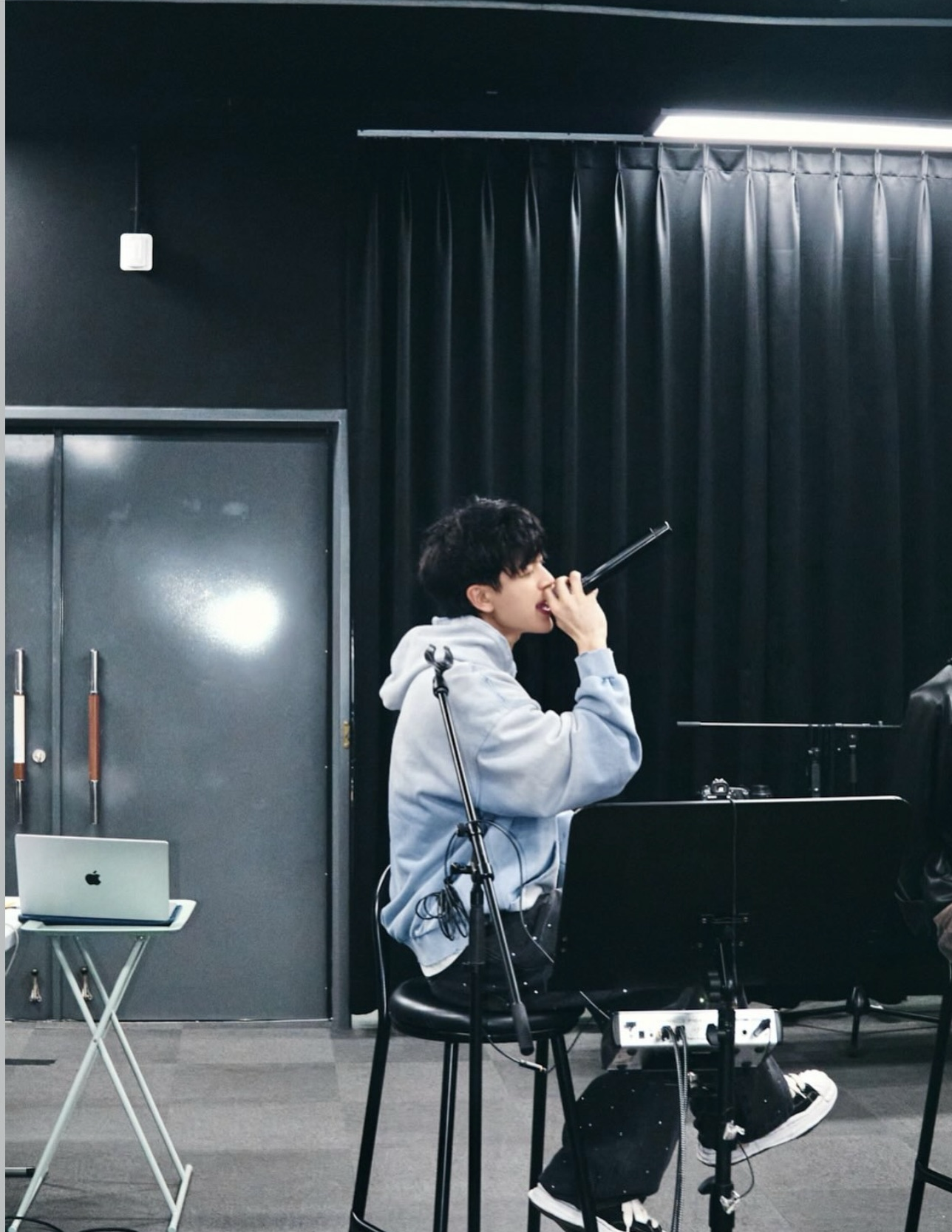 Recent activity shot of SONG (iKON)