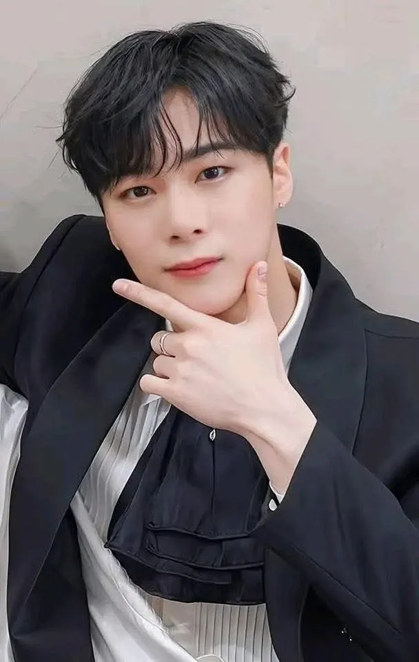 A moment captured by Moonbin (ASTRO)'s fan