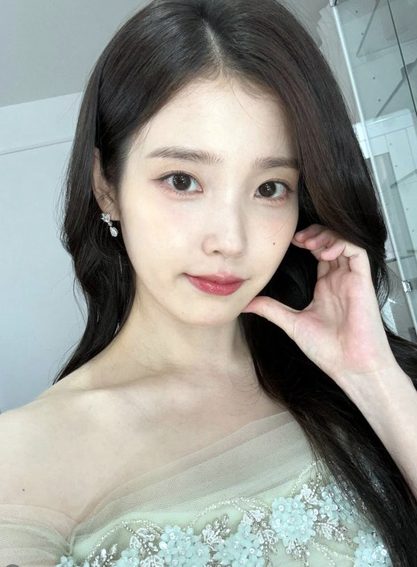 아이유 최근 활동샷