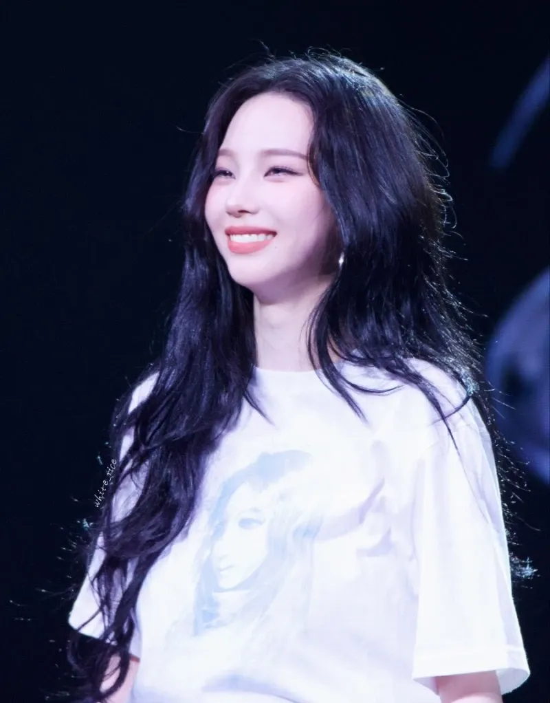 Latest photo of Karina (aespa)