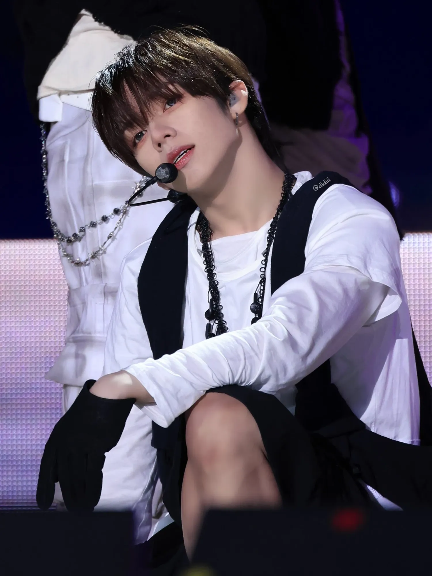 A moment captured by JL (AHOF)'s fan