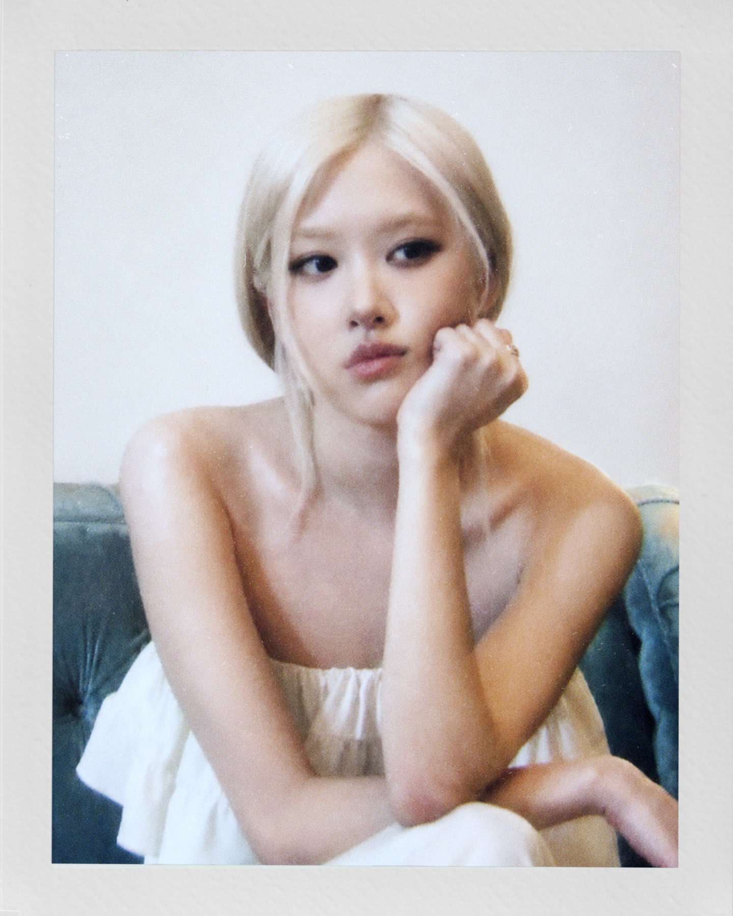Foto aktivitas terbaru ROSÉ (BLACKPINK)
