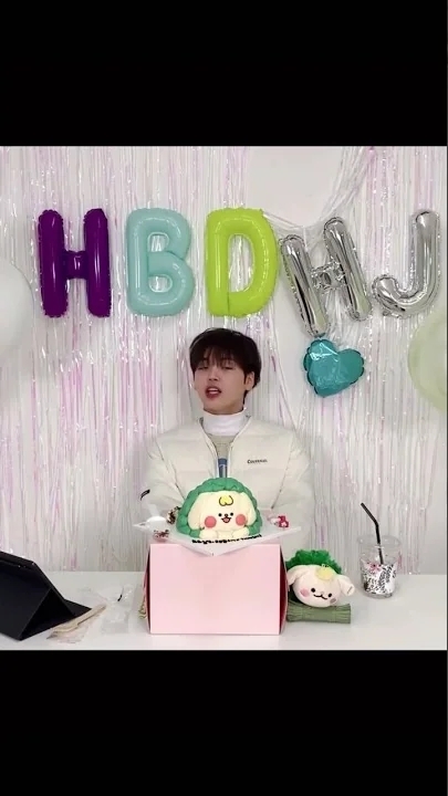 A moment captured by Hyeongjun (CRAVITY)'s fan