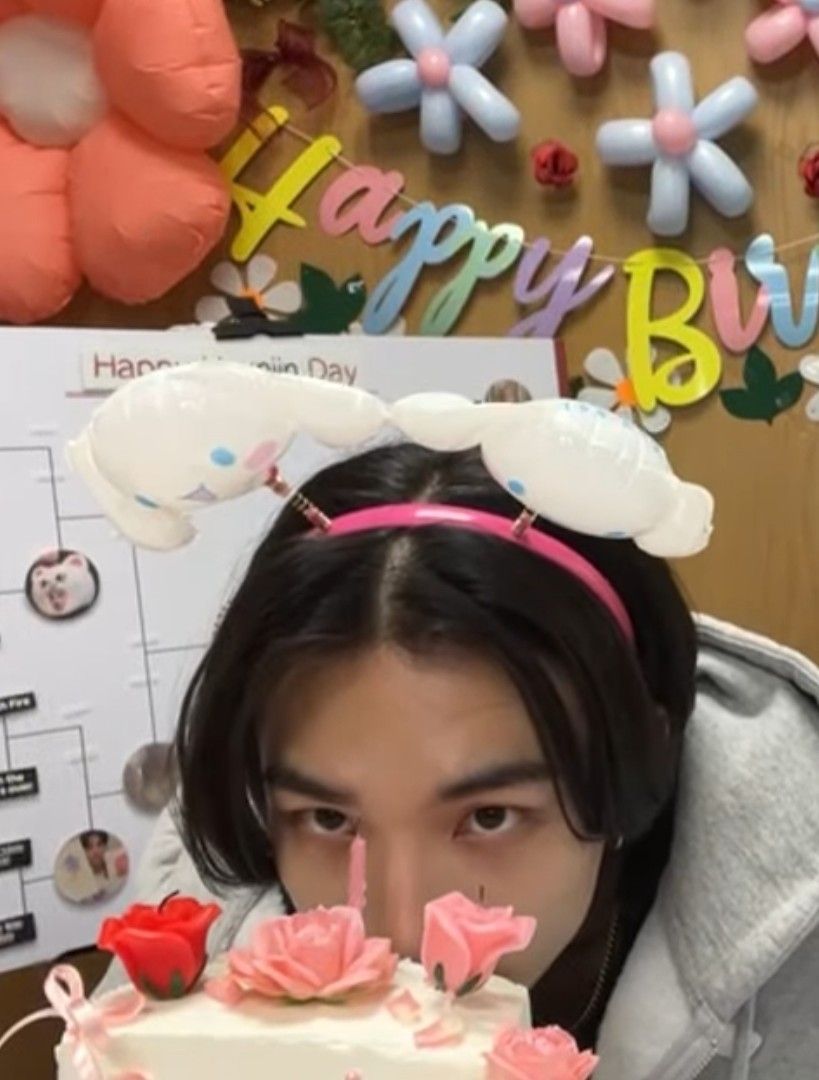 Recent activity shot of Hyunjin (Stray Kids)