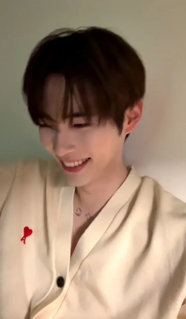 A moment captured by Sung Hanbin (ZEROBASEONE)'s fan