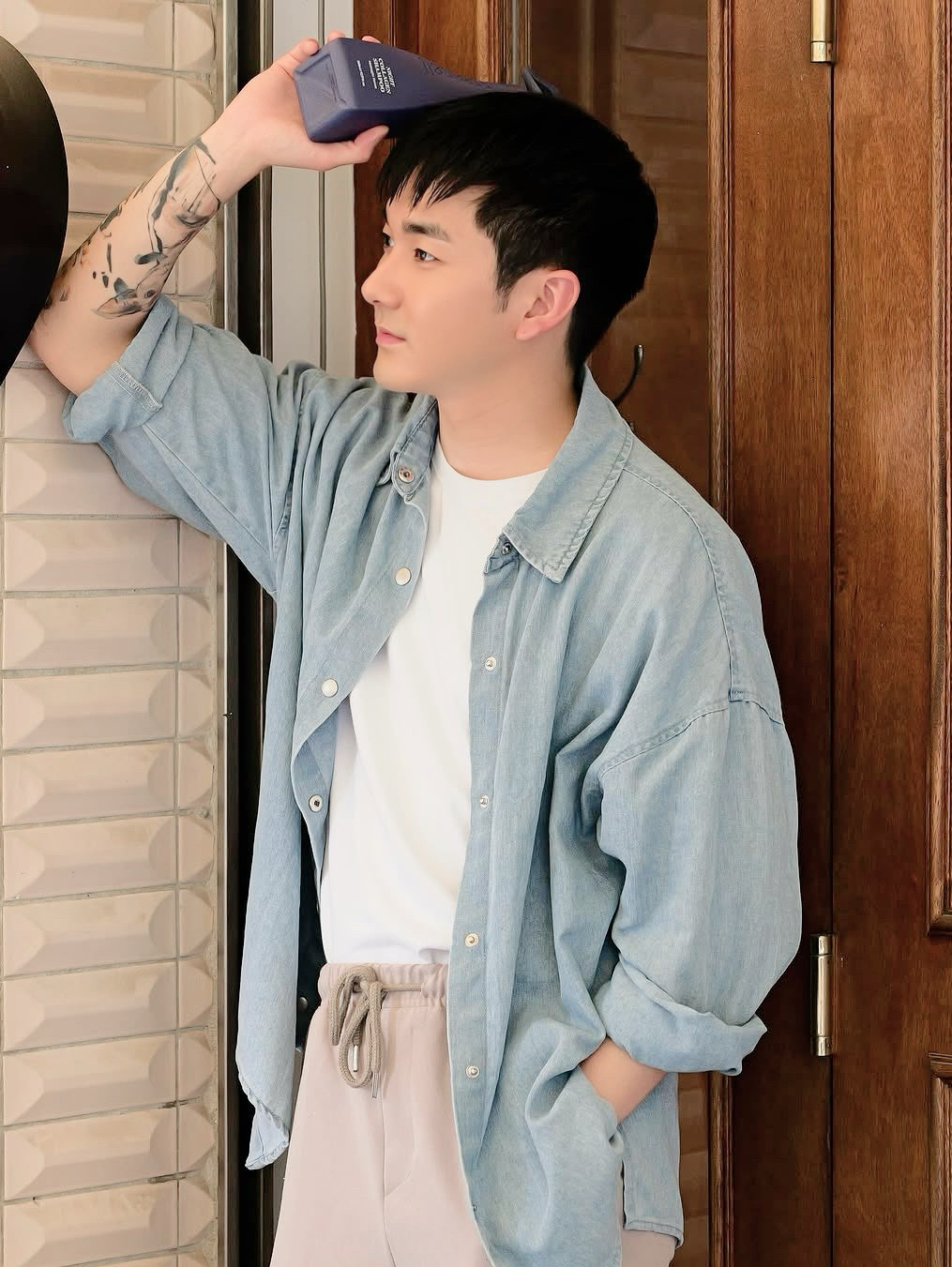 Behind-the-scenes cut of Aron
