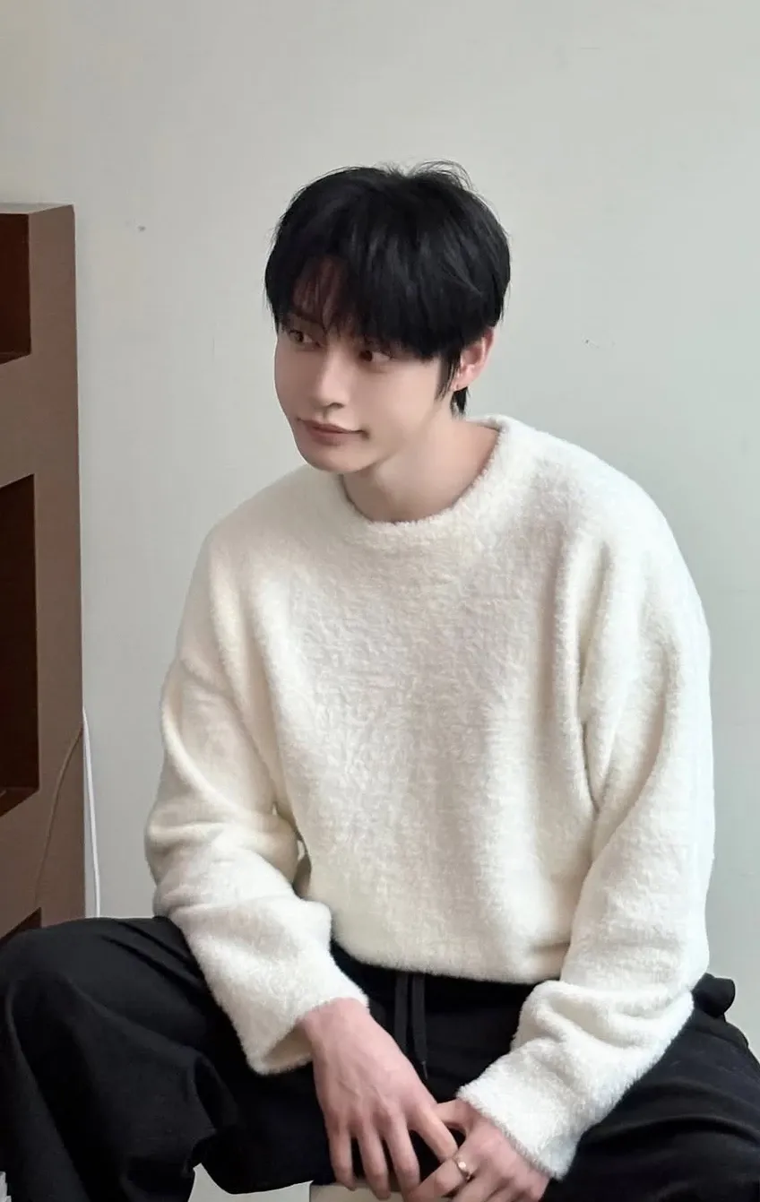 Latest photo of Kim Jiwoong (ZEROBASEONE)