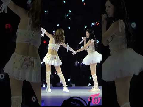 Potret di balik layar Momo (TWICE)