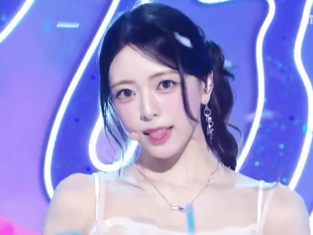 Latest photo of Yuna (ITZY)