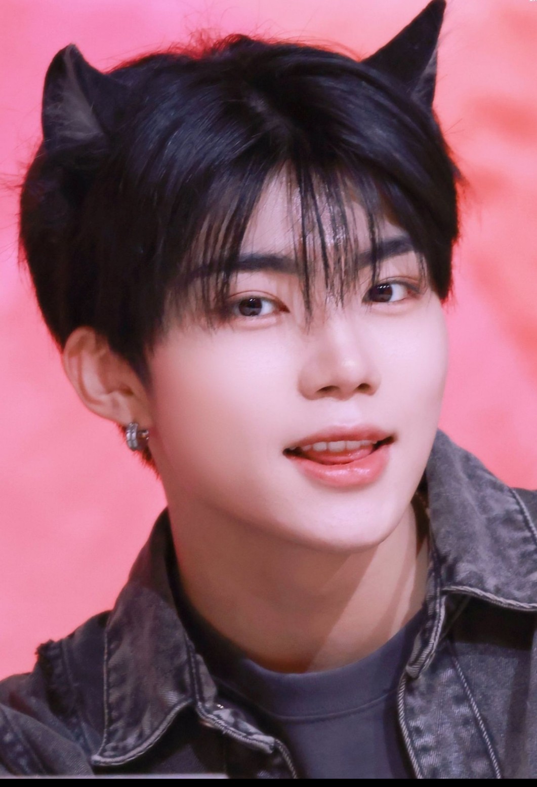 Behind-the-scenes cut of Park Gunwook (ZEROBASEONE)