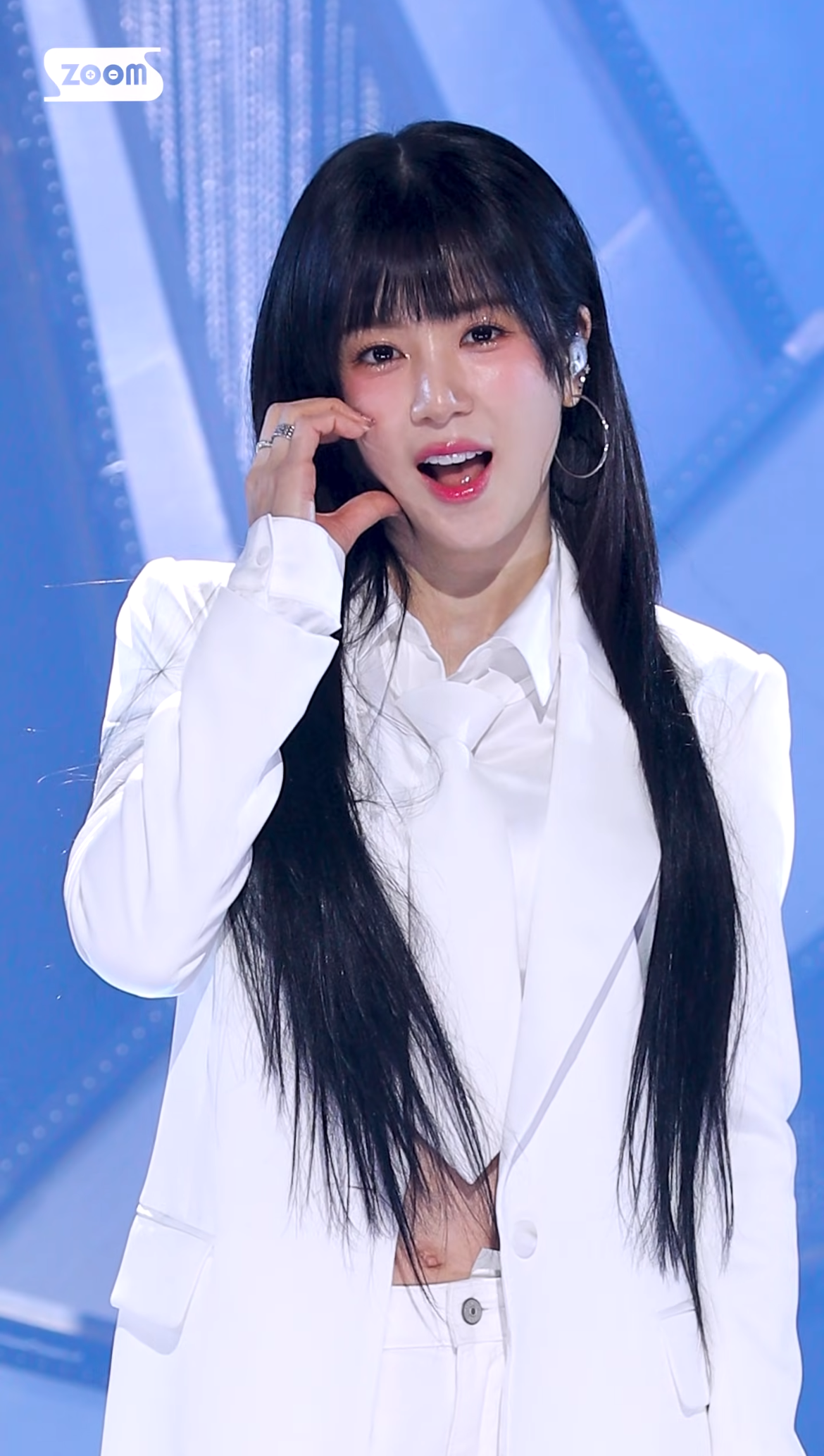 Behind-the-scenes cut of Park Chorong (Apink)