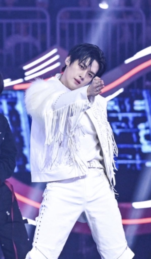 The most beloved wallpaper among Lee Know (Stray Kids)'s fans