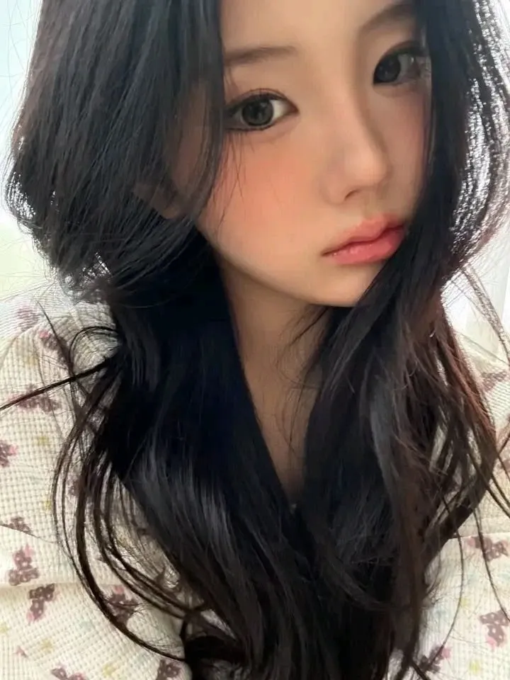 Recent activity shot of Wonhee (ILLIT)