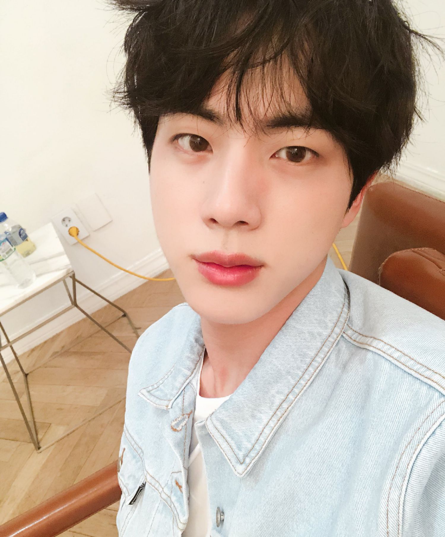 Momen yang diabadikan oleh penggemar Jin (BTS)