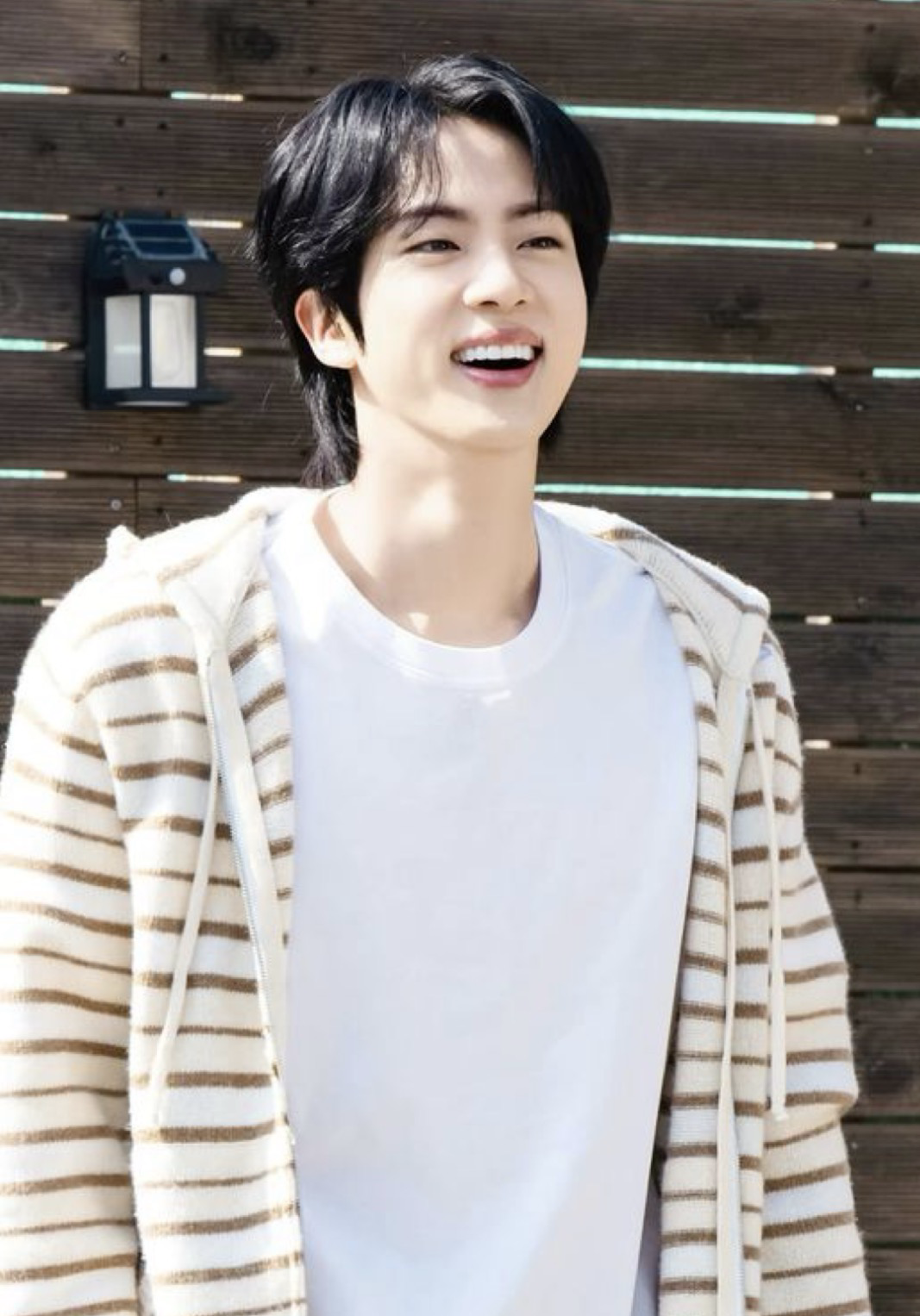 Foto aktivitas terbaru Jin (BTS)