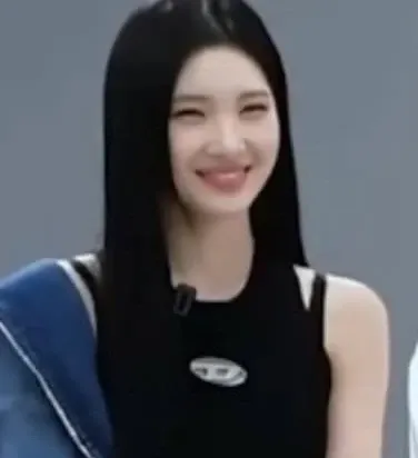 Behind-the-scenes cut of Juun (Hearts2Hearts)
