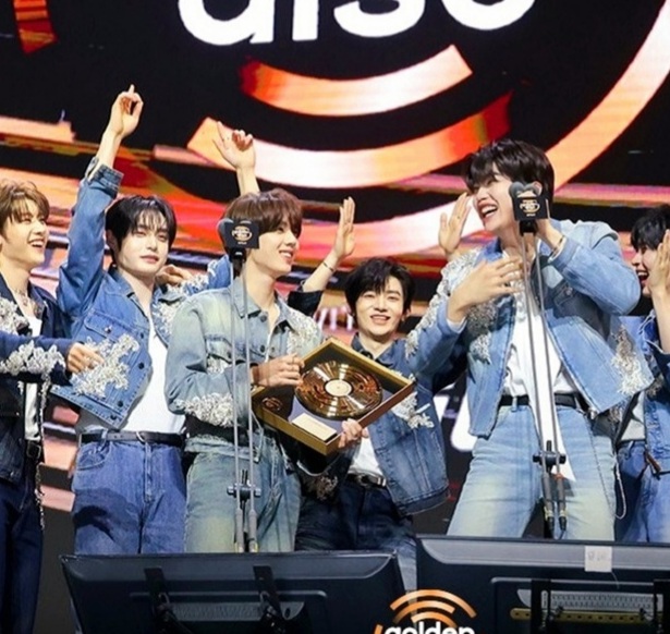 A moment captured by Han Yujin (ZEROBASEONE)'s fan