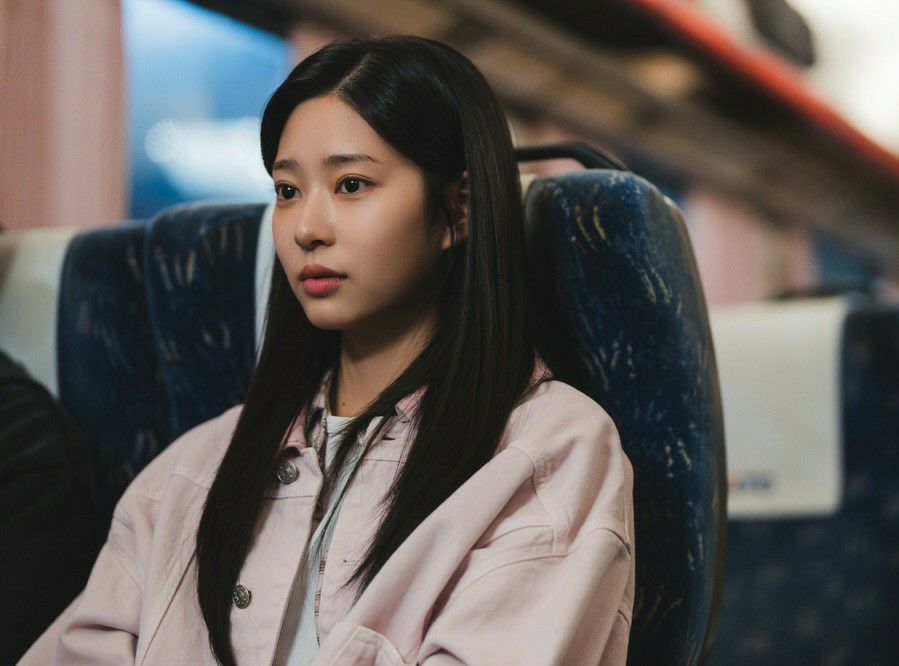 Behind-the-scenes cut of Kim Minju