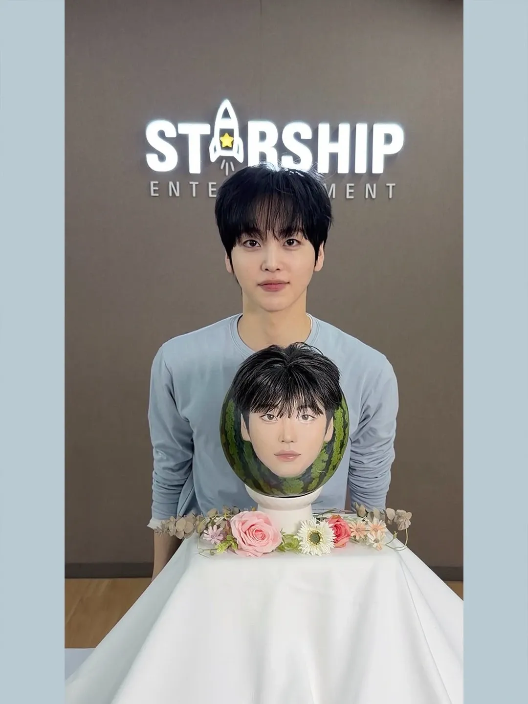 Recent activity shot of Hyeongjun (CRAVITY)