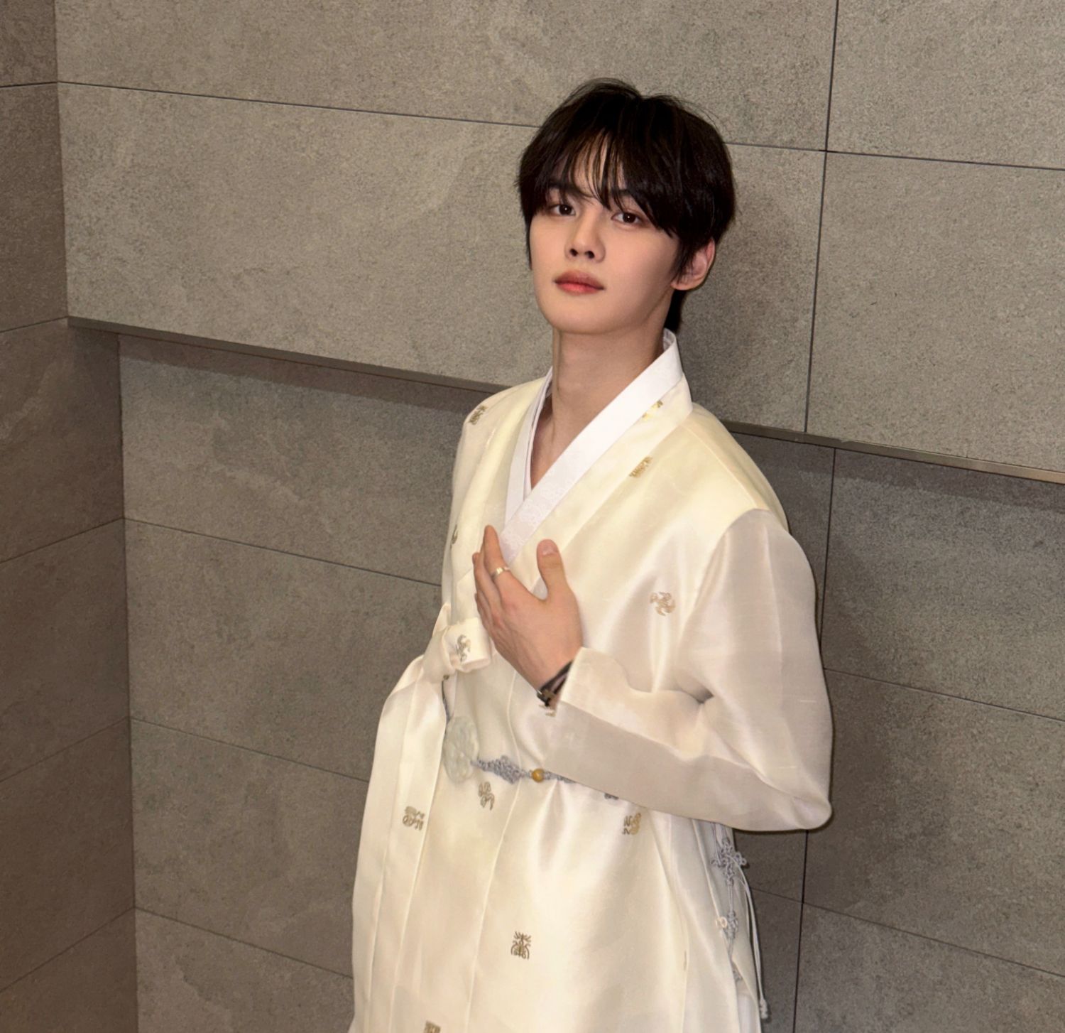 A moment captured by Kim Gyuvin (ZEROBASEONE)'s fan