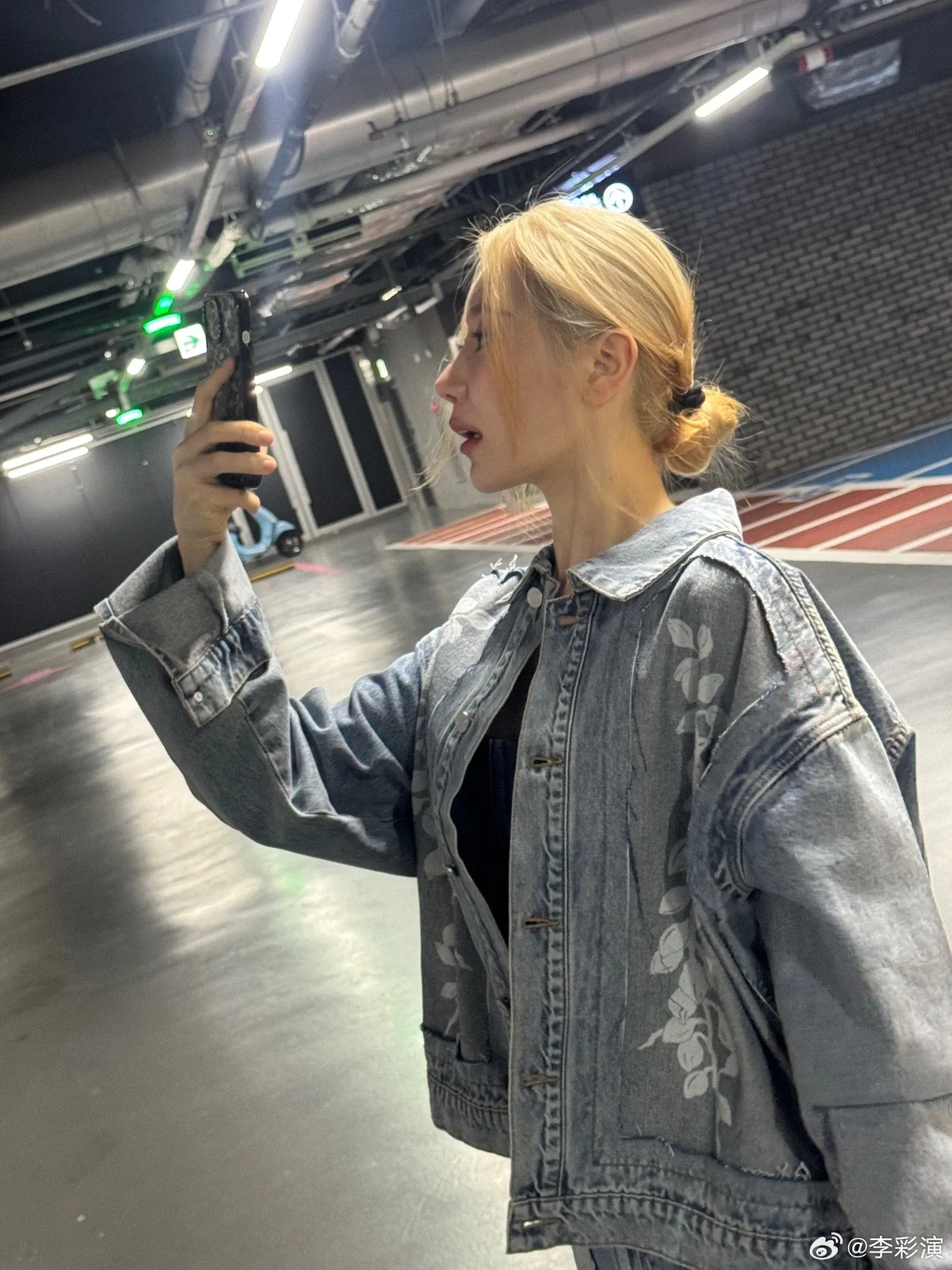 Behind-the-scenes cut of Lee Chaeyeon