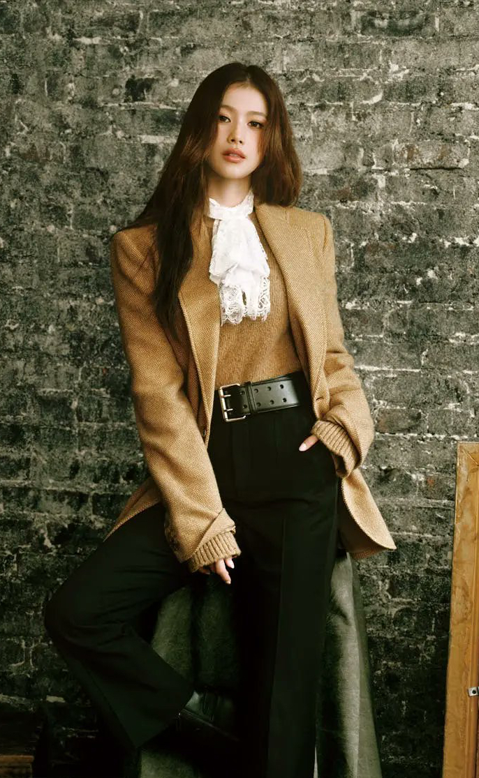 Behind-the-scenes cut of Sana (TWICE)