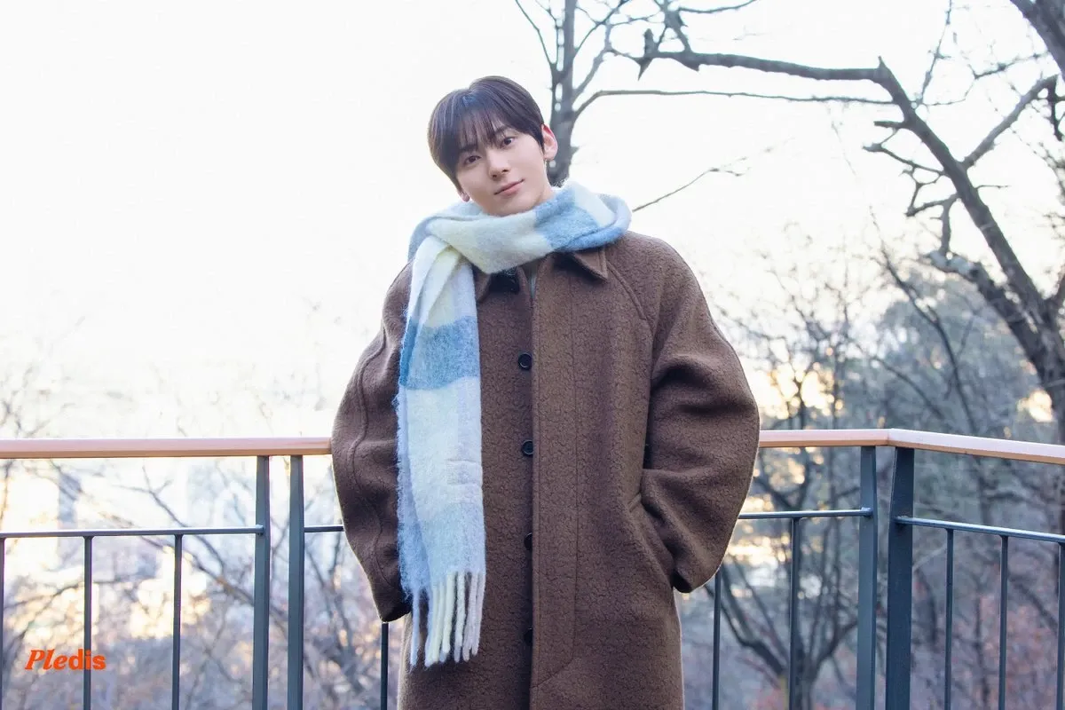 A moment captured by Hwang Minhyun's fan