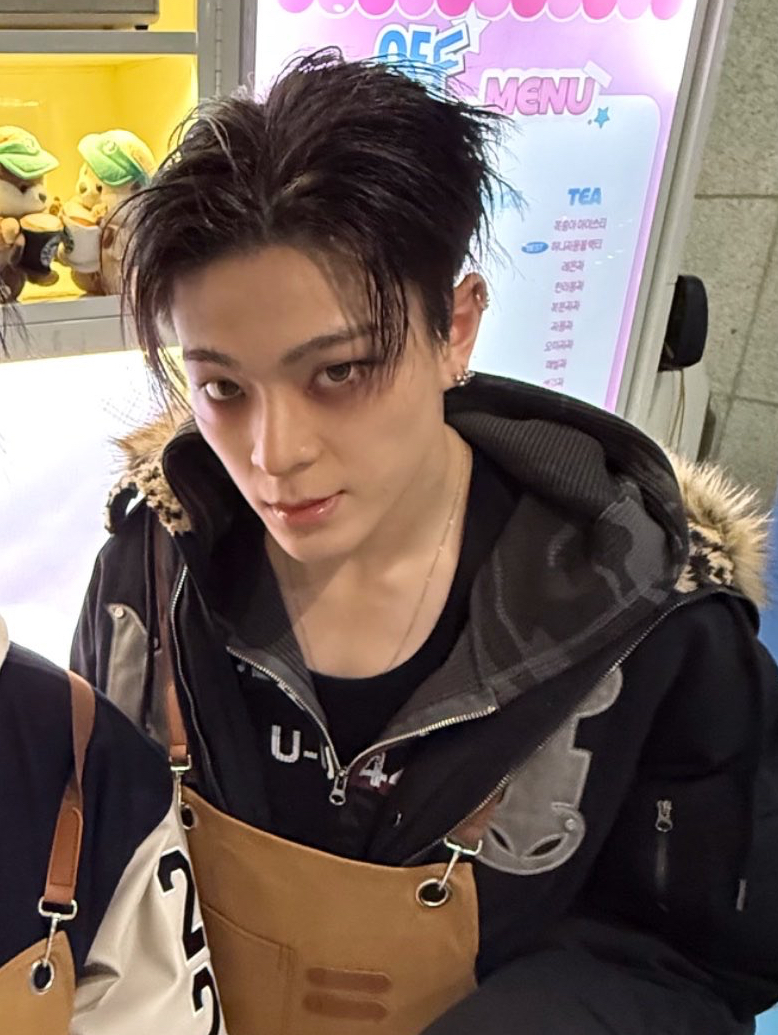 Behind-the-scenes cut of Kim Junmin (WHIB)