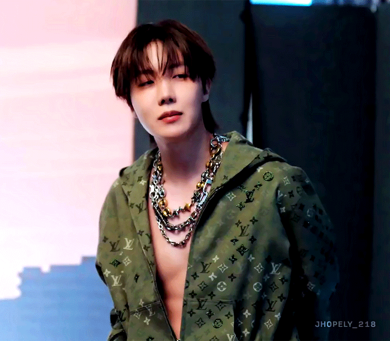 Foto aktivitas terbaru j-hope (BTS)