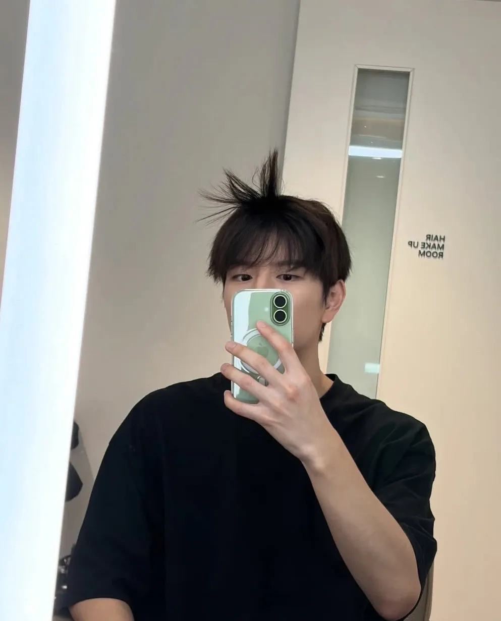 Behind-the-scenes cut of Seungmin (Stray Kids)