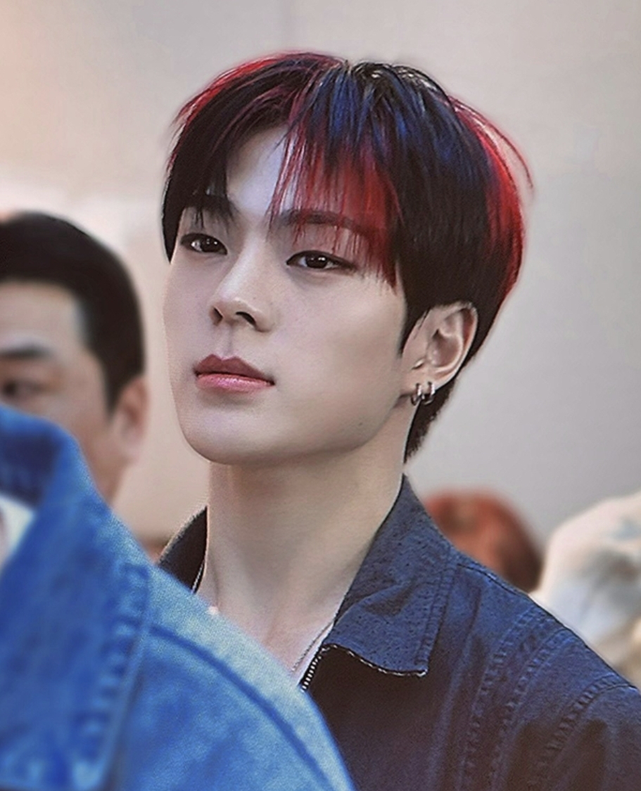 A moment captured by Kim Junmin (WHIB)'s fan